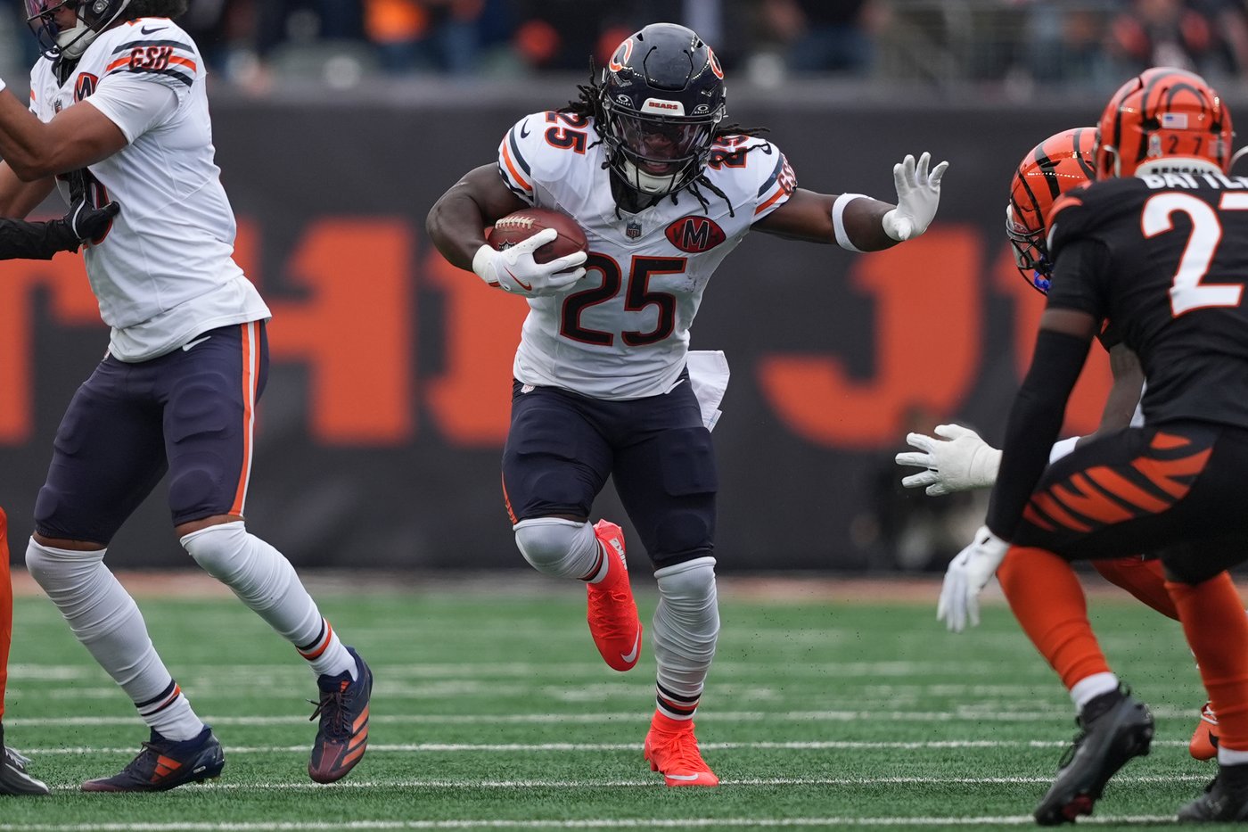 Bears outlast Bengals for wild 47-42 win on Williams' TD pass to Loveland in final minute | iNFOnews.ca