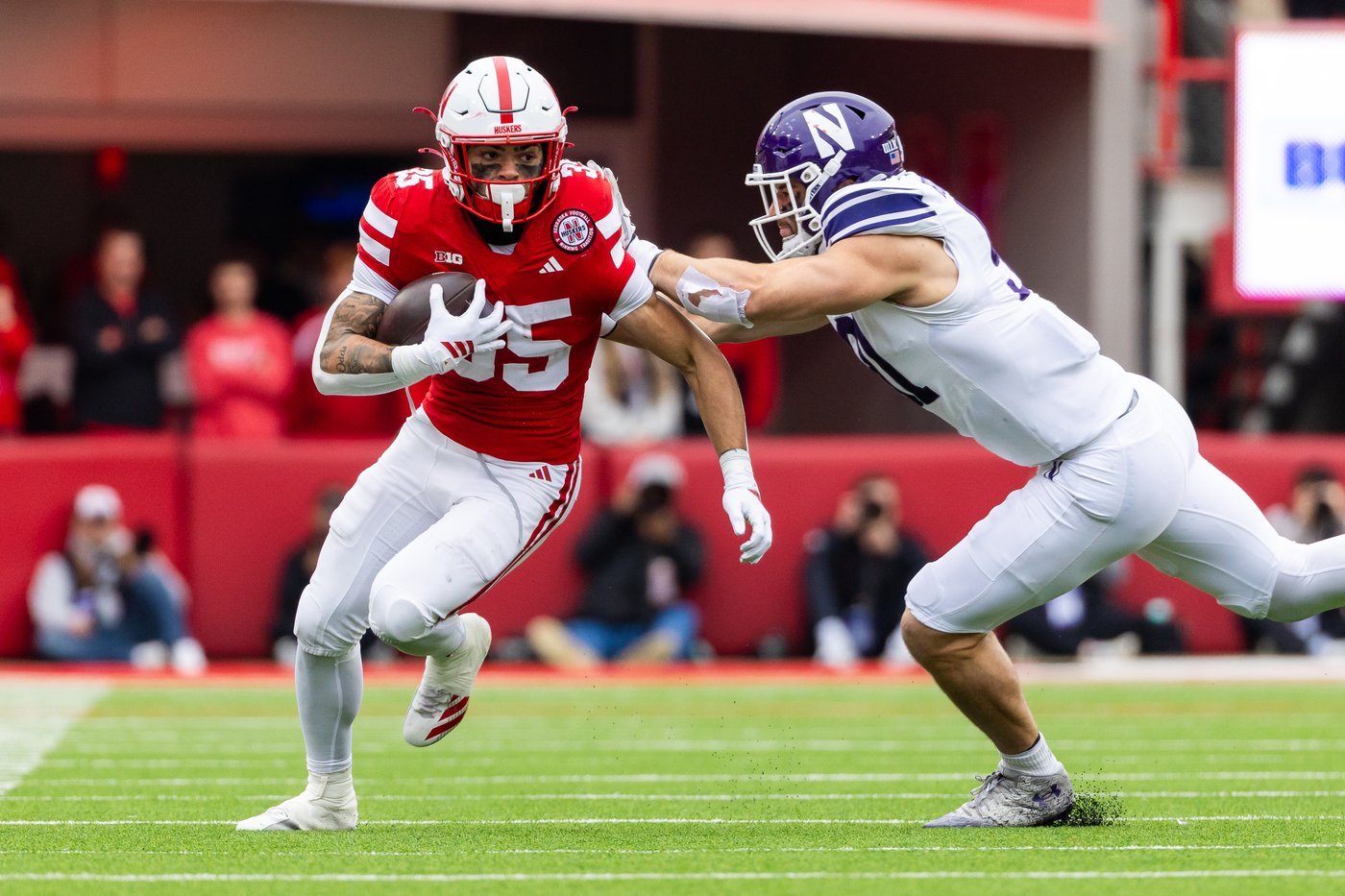 Nebraska grinds out winning touchdown drive after blowing lead, beats Northwestern 28-21 | iNFOnews.ca Nebraska grinds out winning touchdown drive after blowing lead, beats Northwestern 28-21 | iNFOnews.ca