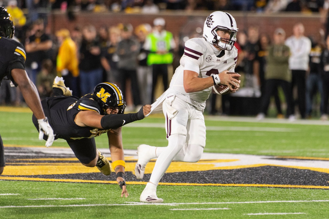 Hardy rushes for career-best 300 yards, 3 TD to help Missouri beat Mississippi State 49-24 | iNFOnews.ca Hardy rushes for career-best 300 yards, 3 TD to help Missouri beat Mississippi State 49-24 | iNFOnews.ca