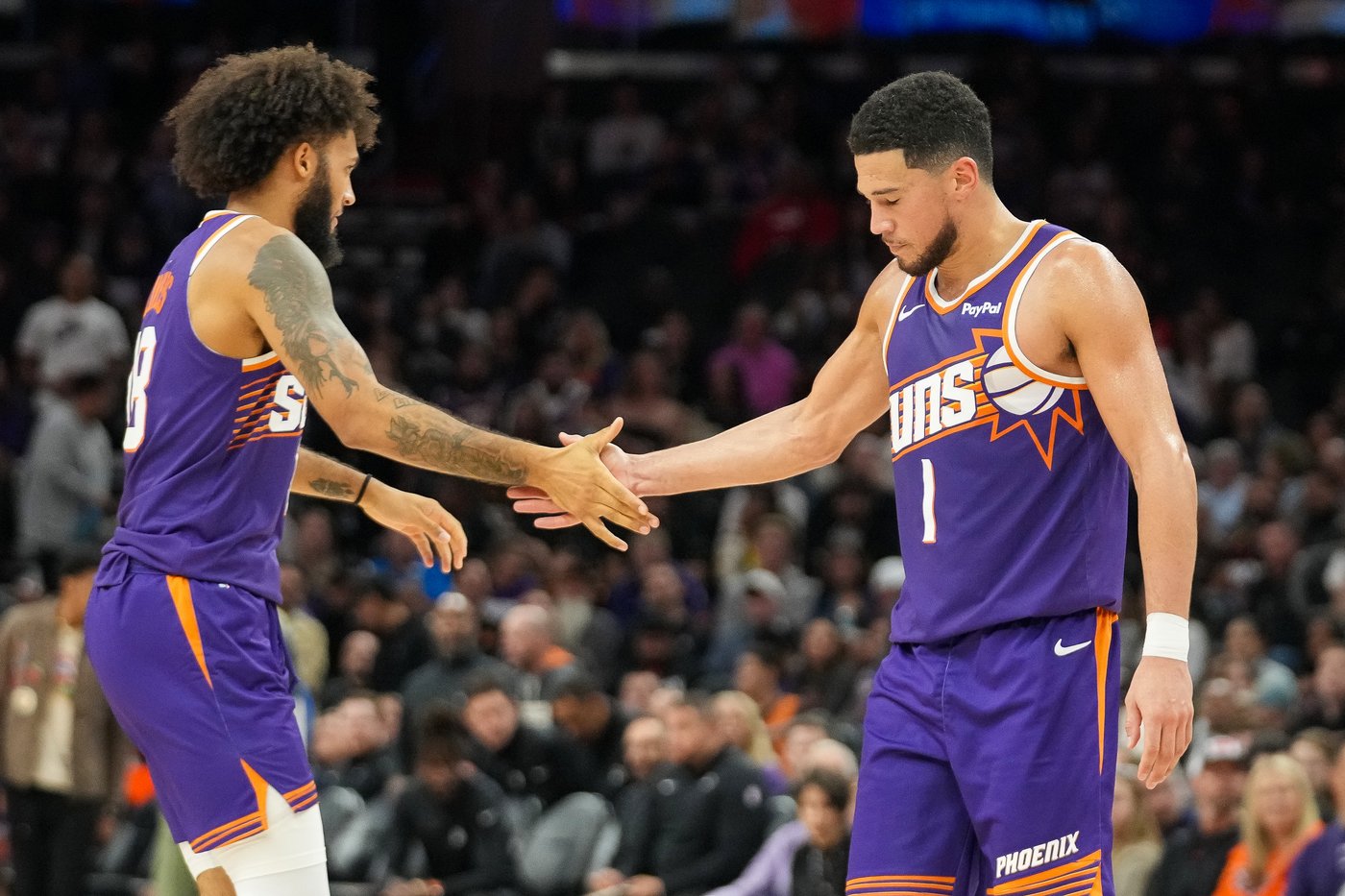 Suns win 3rd straight and end Spurs' 3-game run with 111-102 victory | iNFOnews.ca
