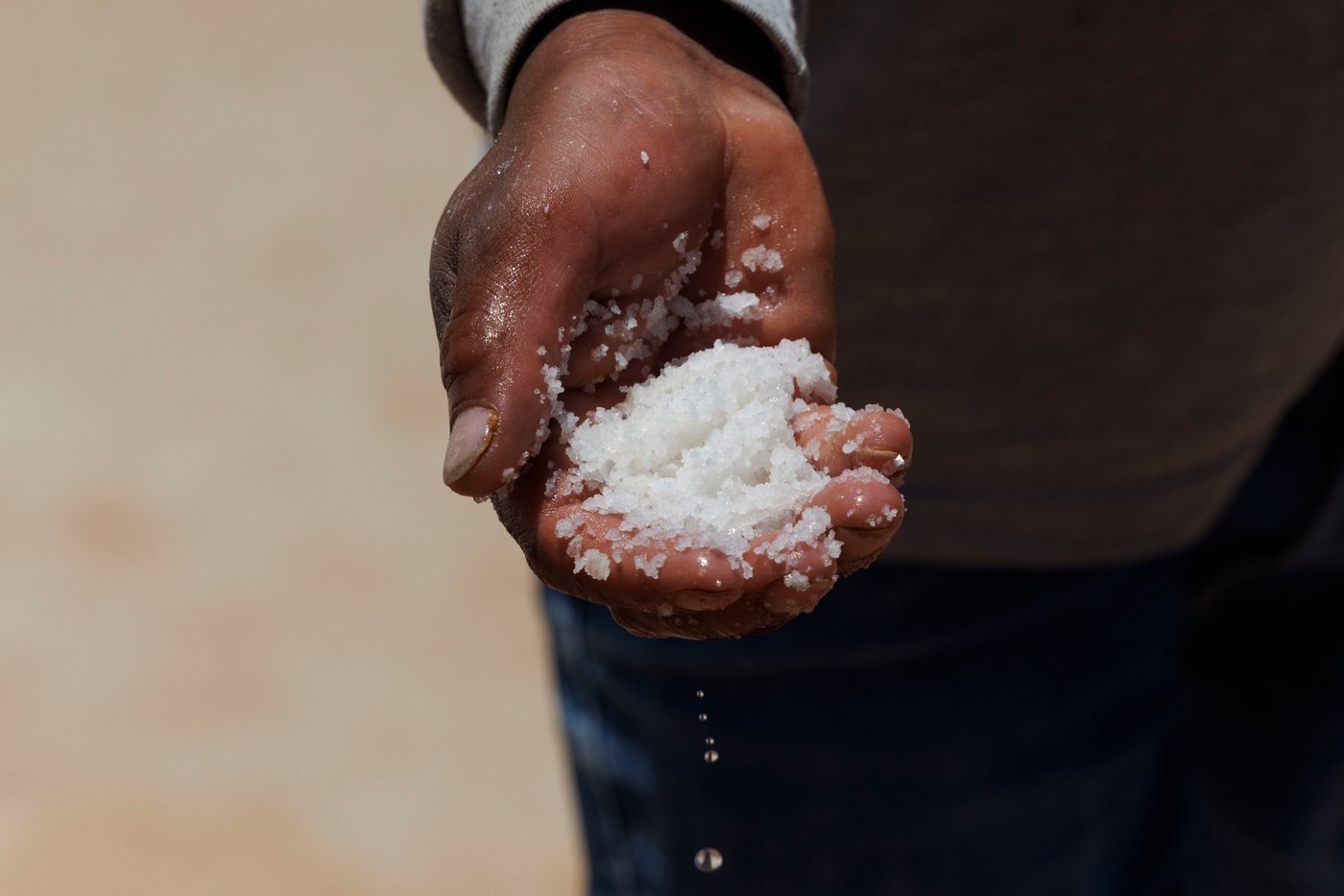 High in Peru’s Andes, villagers carry out centuries-old work of collecting salt, in photos | iNFOnews.ca High in Peru’s Andes, villagers carry out centuries-old work of collecting salt, in photos | iNFOnews.ca