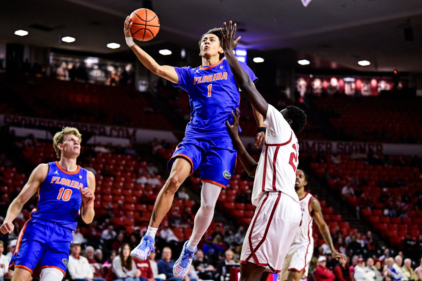 Haugh and Chinyelu help No. 19 Florida breeze past Oklahoma 96-79 for 3rd straight win | iNFOnews.ca