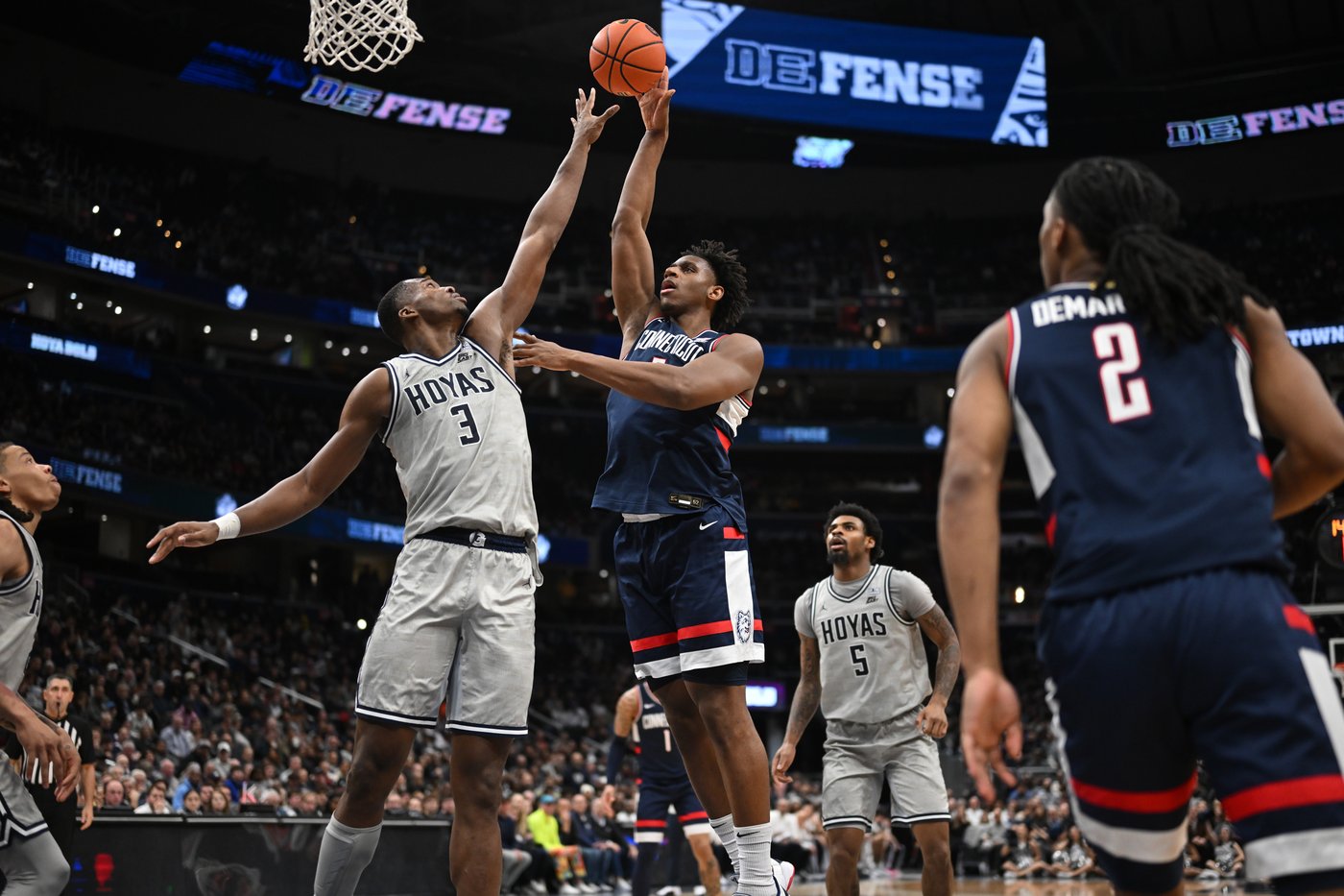 Tarris Reed Jr. scores 15 points, No. 3 UConn fends off Georgetown, 64-62 | iNFOnews.ca