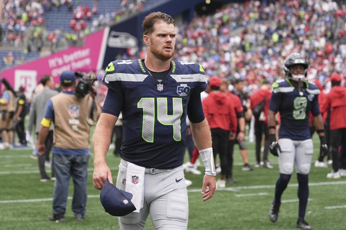 Third-stringer Jake Tonges' late TD catch gives the 49ers a 17-13 win over the Seahawks | iNFOnews.ca