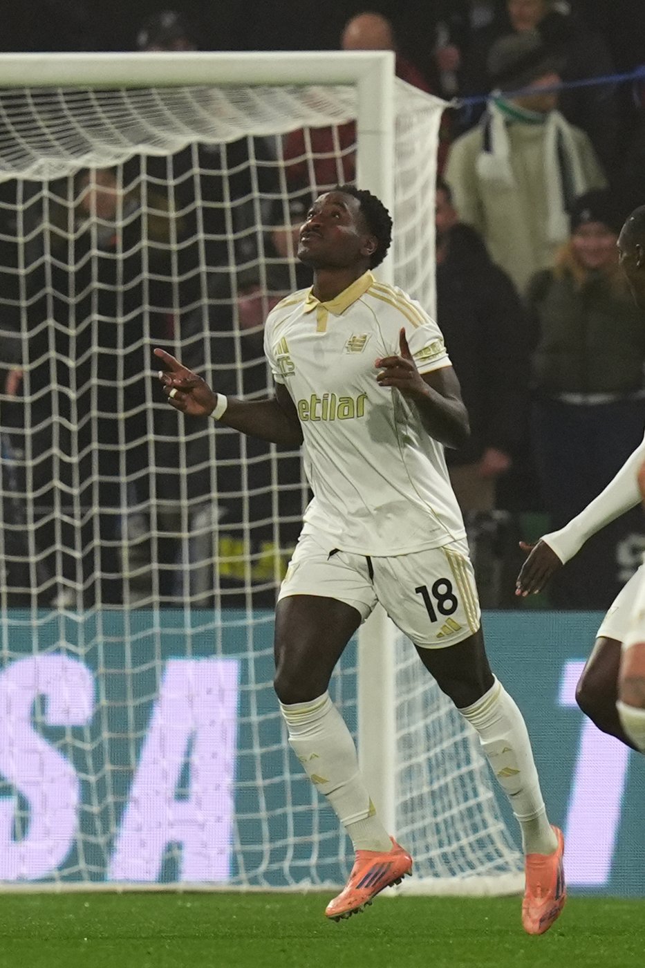 Jayden Addai scores 2 goals as Como beats Torino 5-1 to move into Serie A top 6 | iNFOnews.ca