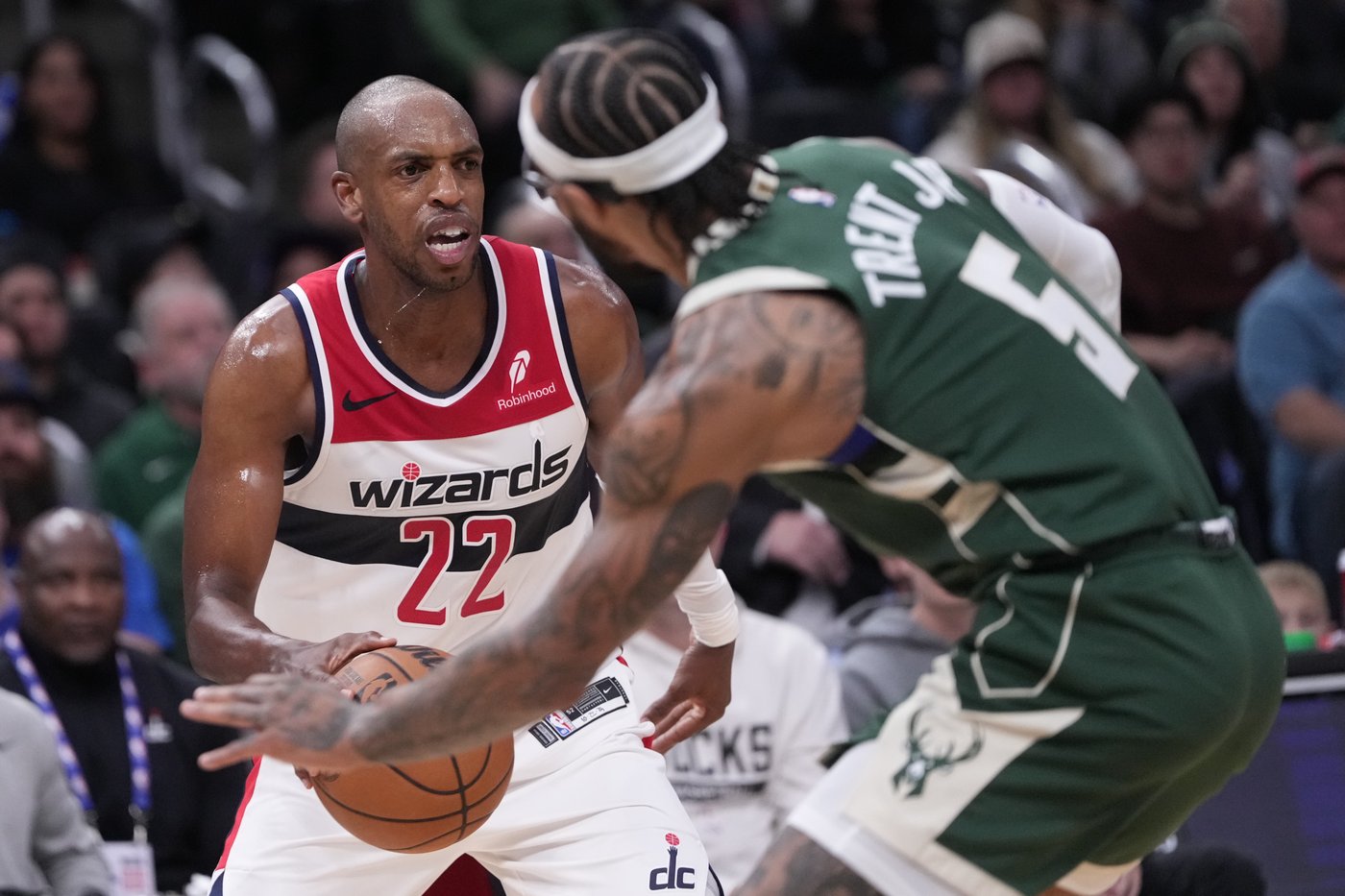 Wizards' Khris Middleton gets huge ovations as he plays at Milwaukee for 1st time since trade | iNFOnews.ca Wizards' Khris Middleton gets huge ovations as he plays at Milwaukee for 1st time since trade | iNFOnews.ca
