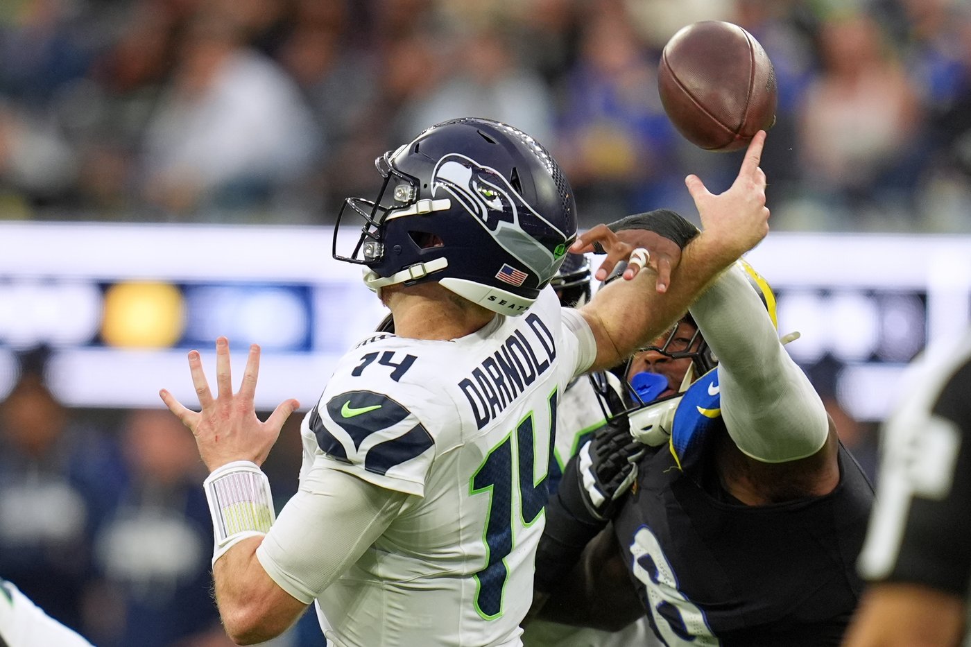 Seahawks find fault in more than Darnold's 4 interceptions in close loss to the Rams | iNFOnews.ca
