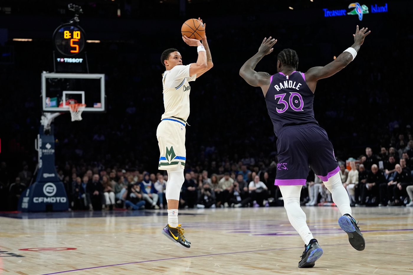 Edwards scores 24 as Wolves outlast Bucks 103-100 for their 9th win in 11 games | iNFOnews.ca Edwards scores 24 as Wolves outlast Bucks 103-100 for their 9th win in 11 games | iNFOnews.ca