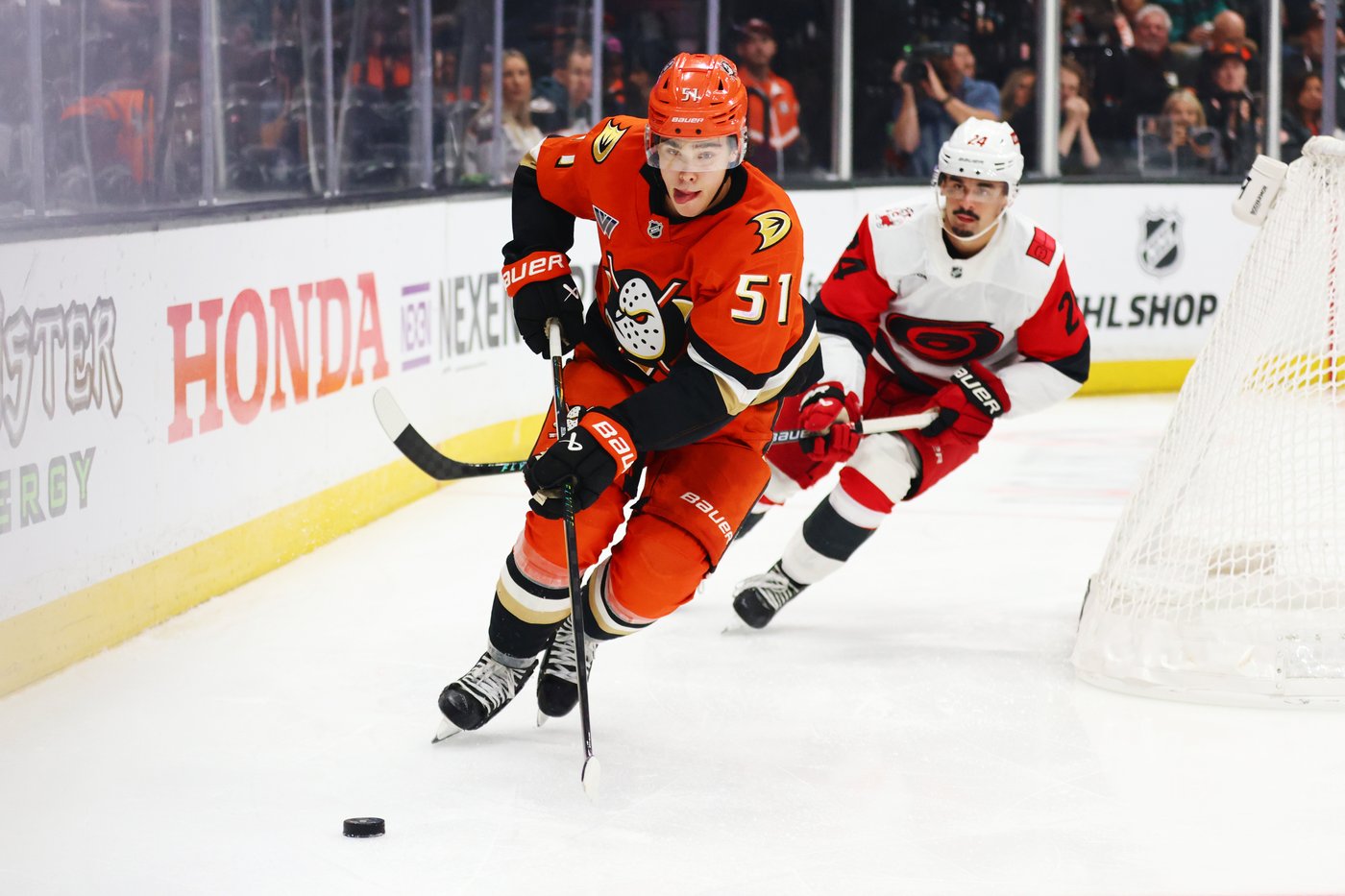 Seth Jarvis scores twice and the Carolina Hurricanes stay unbeaten, beating the Ducks 4-1 | iNFOnews.ca Seth Jarvis scores twice and the Carolina Hurricanes stay unbeaten, beating the Ducks 4-1 | iNFOnews.ca