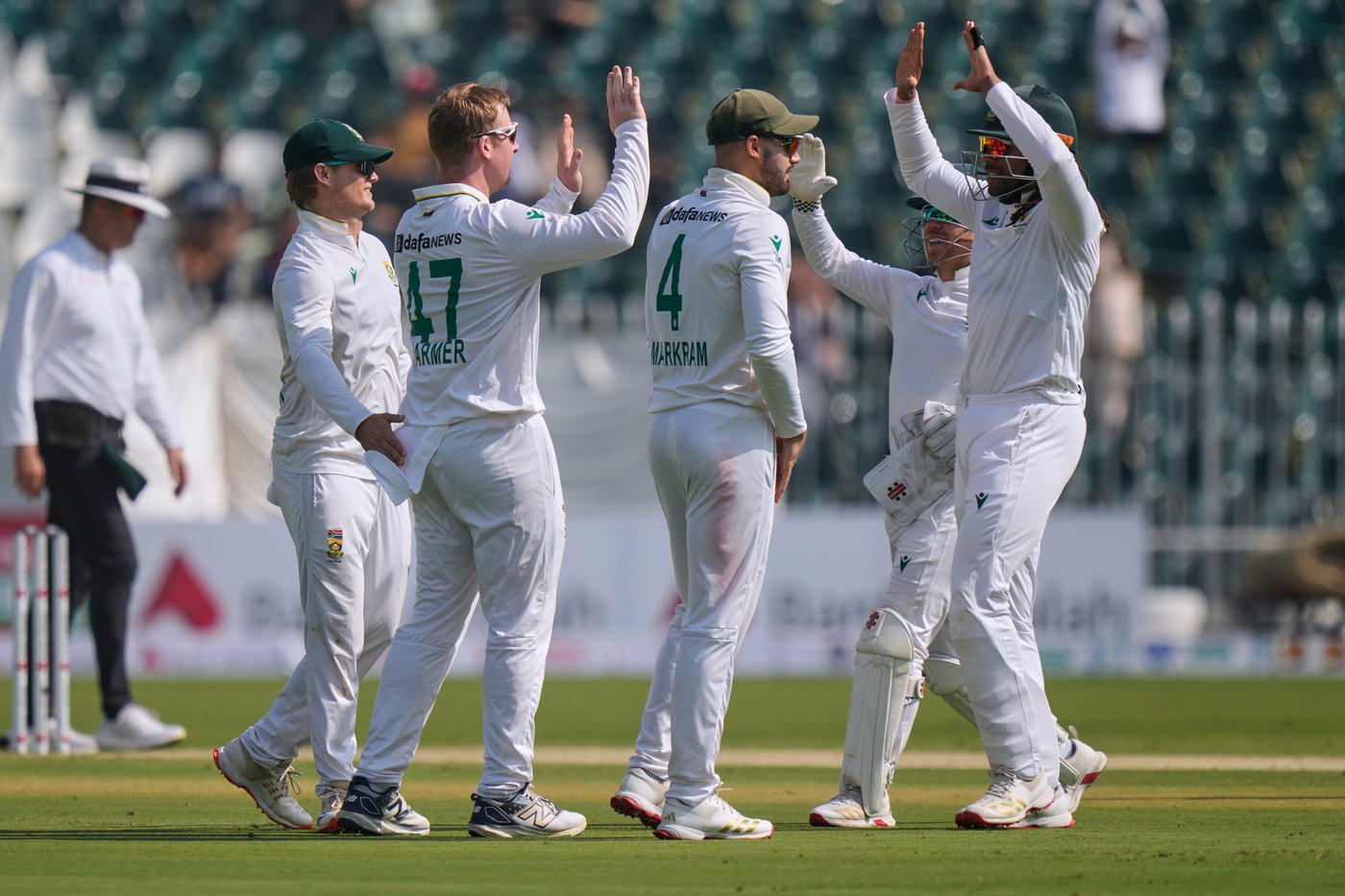 Shafique's luck holds as Pakistan reaches 95-1 at lunch in second test against South Africa | iNFOnews.ca Shafique's luck holds as Pakistan reaches 95-1 at lunch in second test against South Africa | iNFOnews.ca