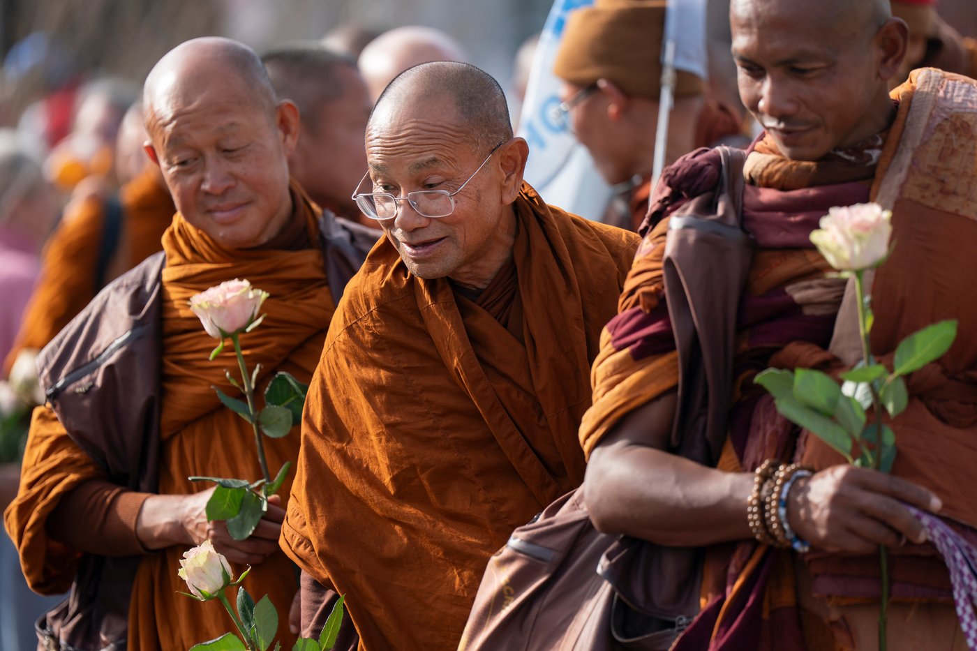 Buddhist monks and their dog captivate Americans while walking for peace | iNFOnews.ca