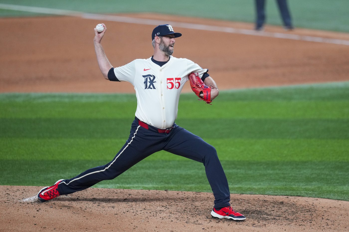 Marlins beat slumping Rangers 6-4 in 12 innings for fourth straight win | iNFOnews.ca