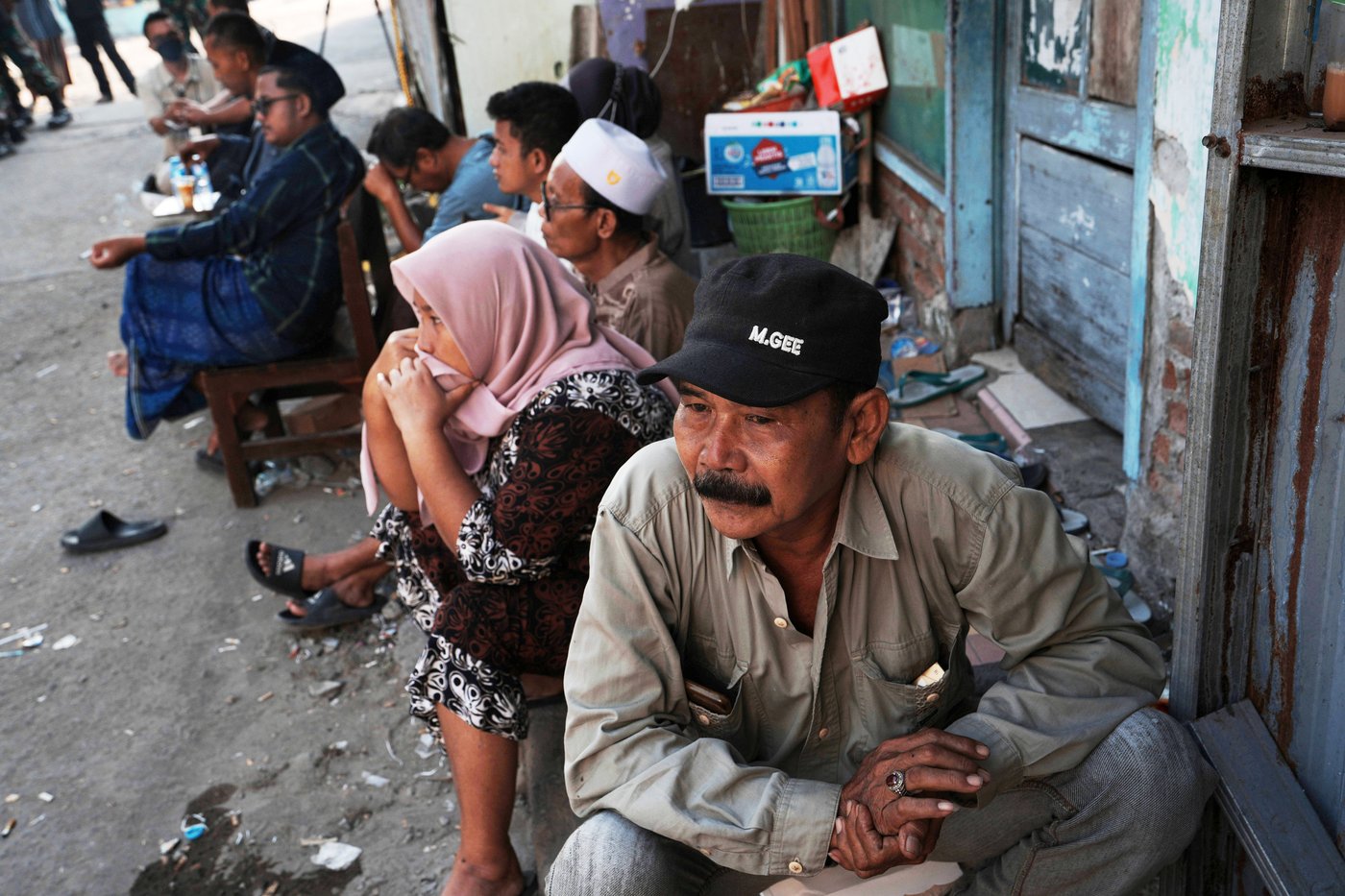 Rescuers chip away debris with hand tools to save those trapped in Indonesia school collapse | iNFOnews.ca