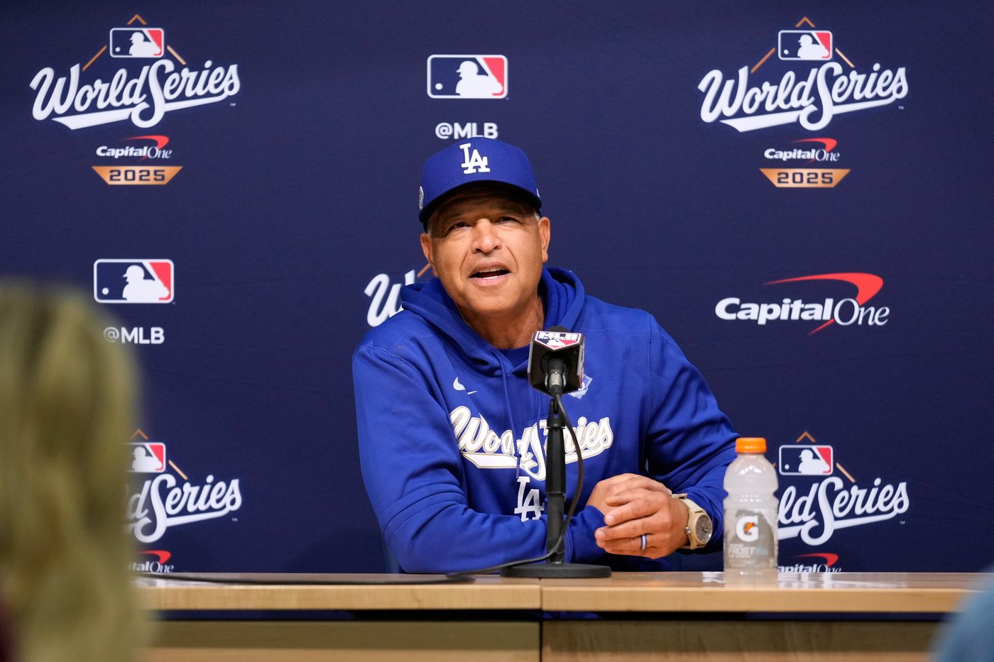 Dodgers manager Dave Roberts had flight delay getting home from Toronto after World Series Game 2 | iNFOnews.ca Dodgers manager Dave Roberts had flight delay getting home from Toronto after World Series Game 2 | iNFOnews.ca