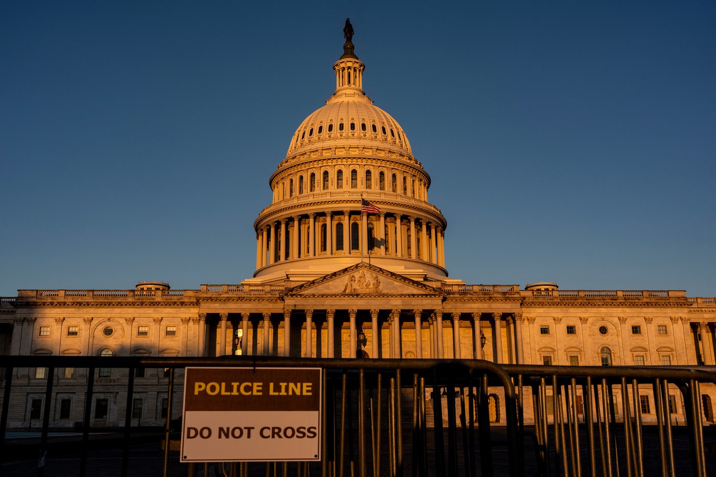 Trump administration threatens no back pay for federal workers in shutdown | iNFOnews.ca