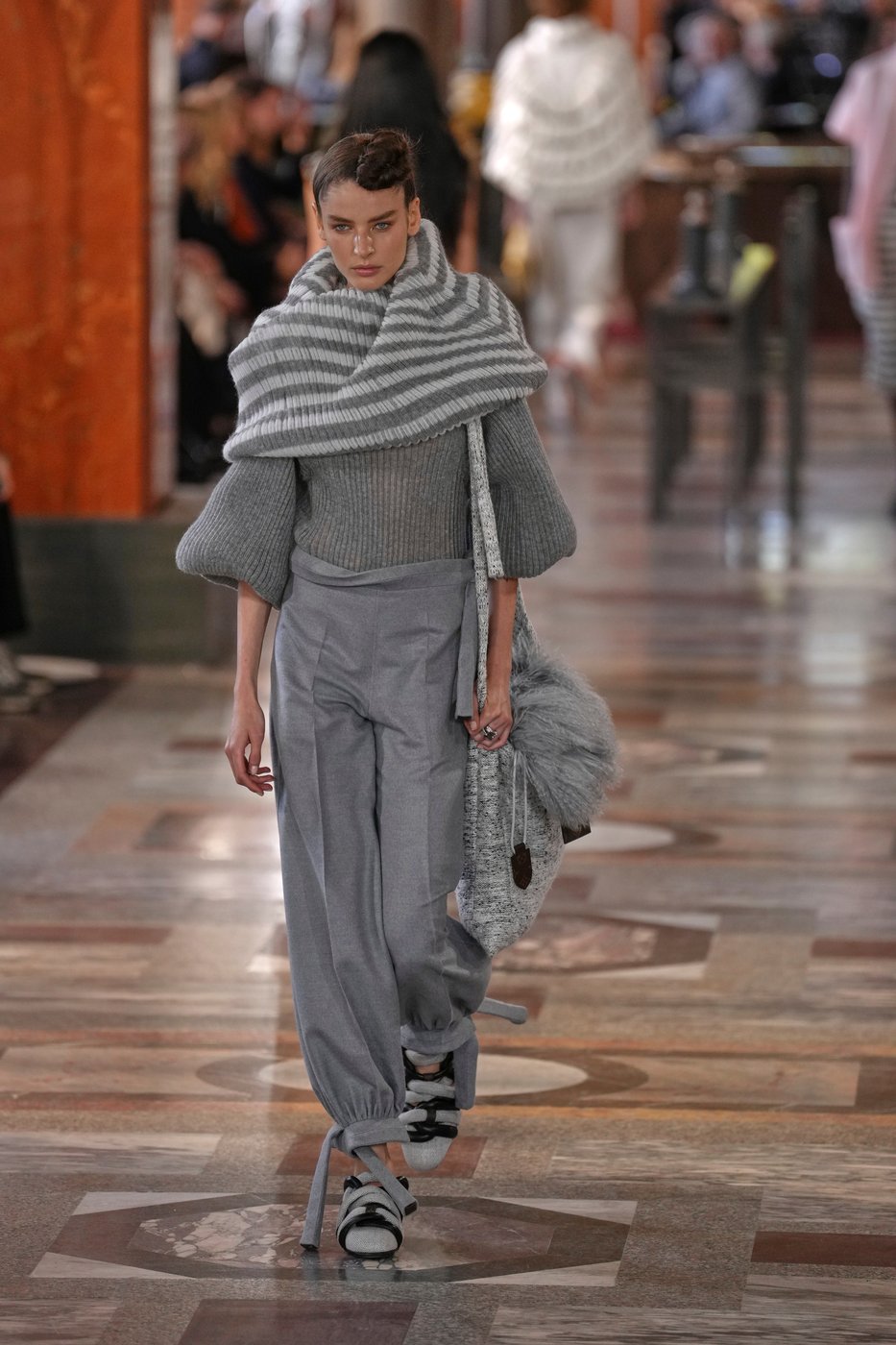 At Vuitton, the Louvre is a stage for stars, spectacle and Paris Fashion Week's moving masterpiece | iNFOnews.ca