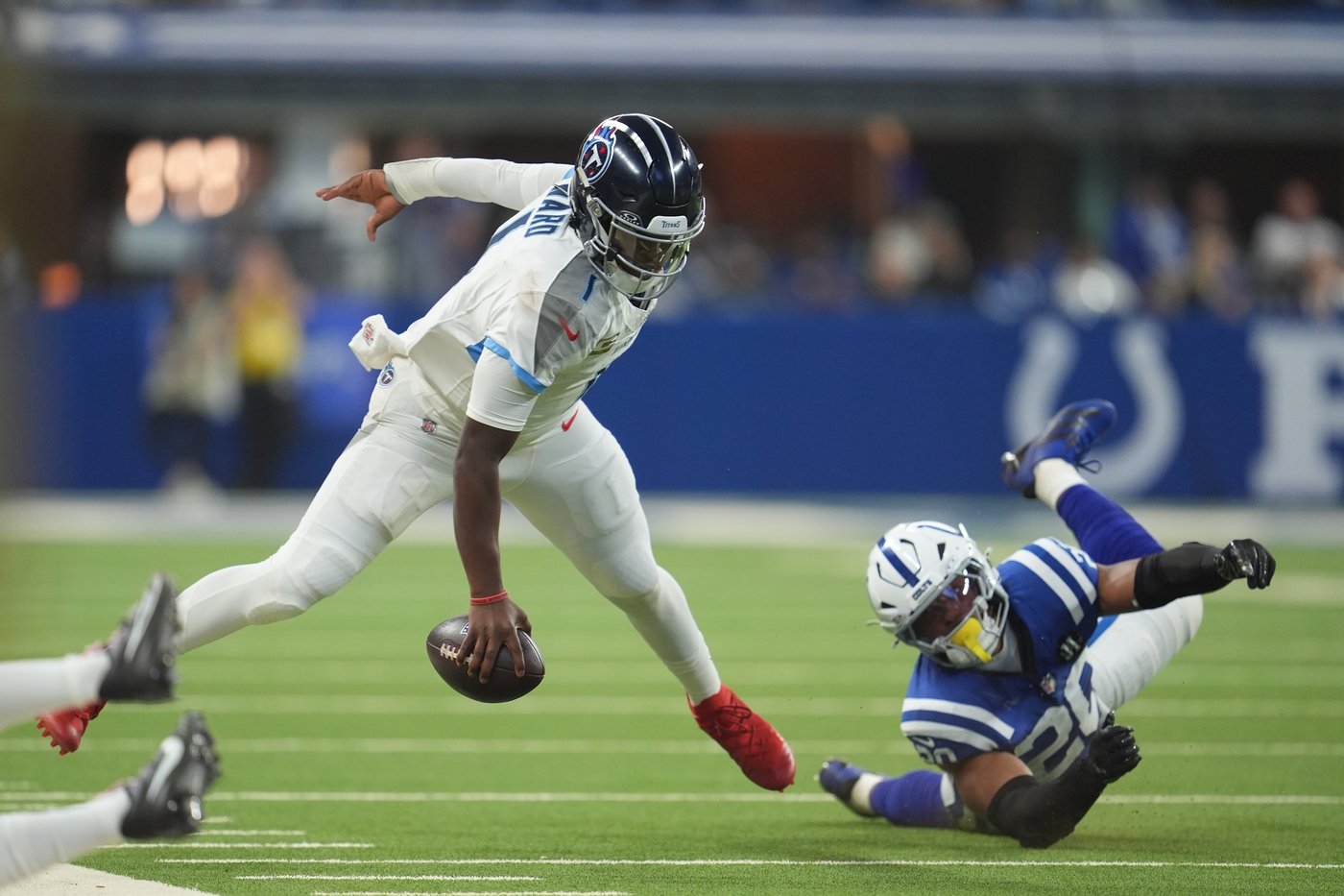 Jonathan Taylor scores 3 TDs as Colts pound Titans 38-14 and move to NFL-best 7-1 | iNFOnews.ca Jonathan Taylor scores 3 TDs as Colts pound Titans 38-14 and move to NFL-best 7-1 | iNFOnews.ca