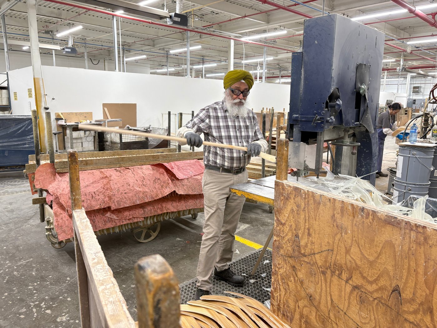 Canada's last hockey stick factory survives in face of tariff threats, globalization | iNFOnews.ca