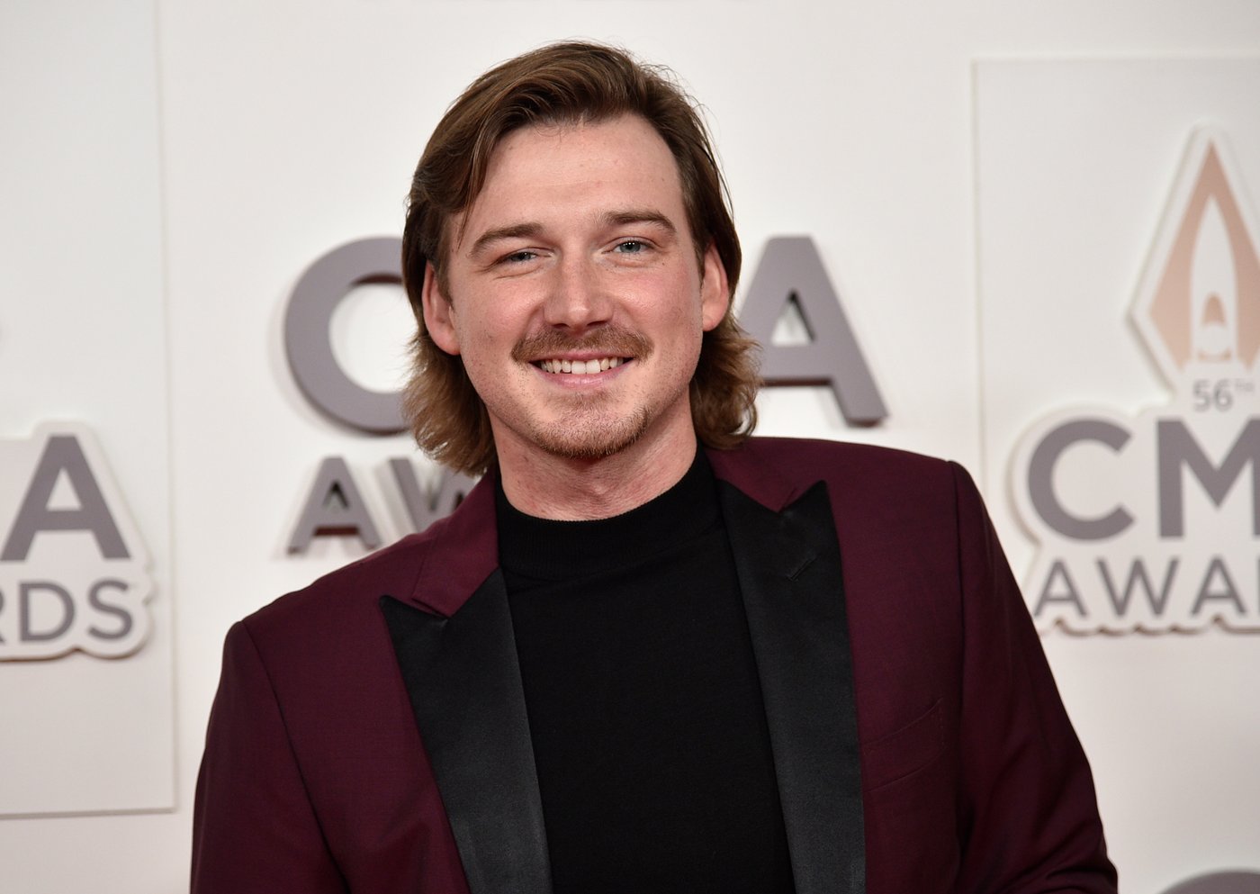 Morgan Wallen denied throwing chair off bar roof to police in 2024, footage shows | iNFOnews.ca
