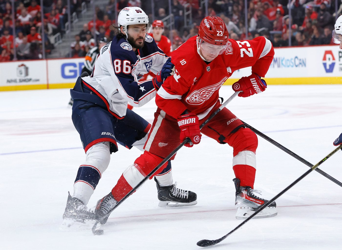 Alex DeBrincat scores in overtime as the Red Wings beat the Blue Jackets 4-3 | iNFOnews.ca