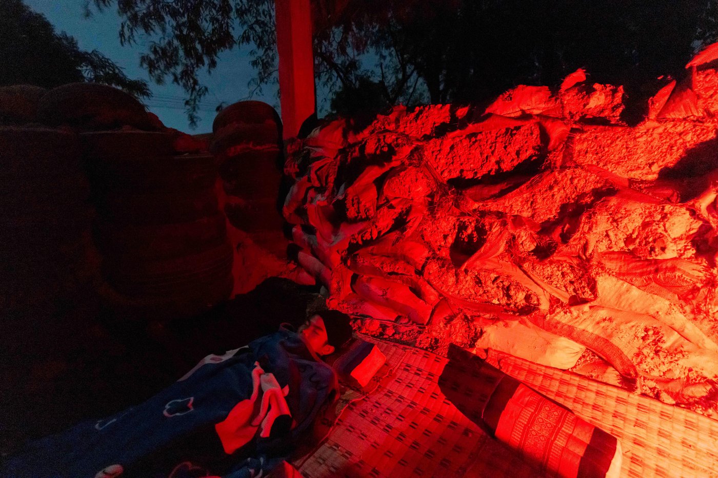 Photos show locals in Thailand and Cambodia taking shelter as border conflict intensifies | iNFOnews.ca