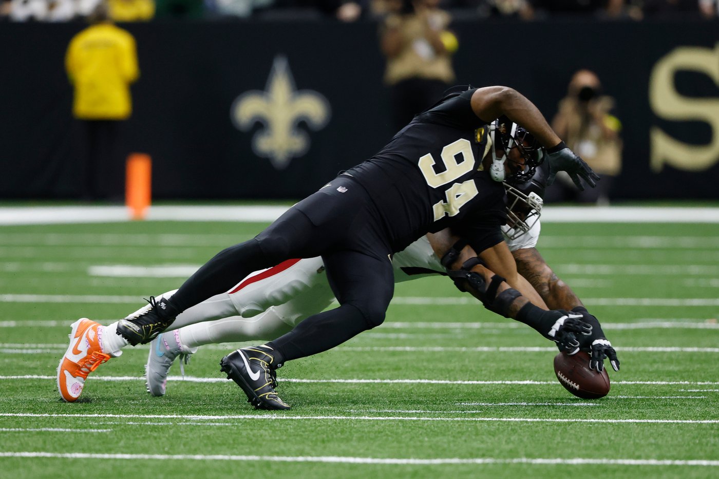Kirk Cousins' 2 TD passes help the Falcons end a 5-game skid and beat the Saints, 24-10 | iNFOnews.ca