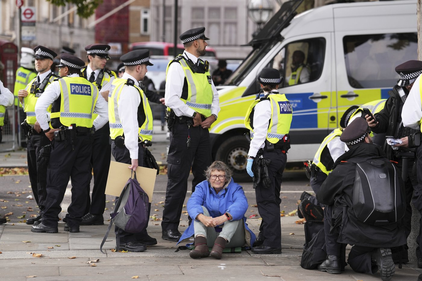 UK police given more time to question 4 suspects over deadly Manchester synagogue attack | iNFOnews.ca