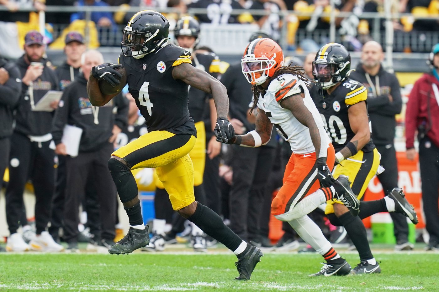 Aaron Rodgers throws for 2 TDs as Steelers continue home dominance of Browns in 23-9 win | iNFOnews.ca Aaron Rodgers throws for 2 TDs as Steelers continue home dominance of Browns in 23-9 win | iNFOnews.ca