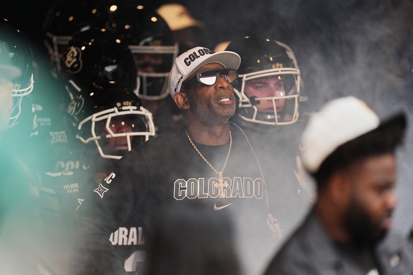 Kaidon Salter throws 2 TD passes, Colorado's defense shines in 24-17 win over No. 22 Iowa State | iNFOnews.ca