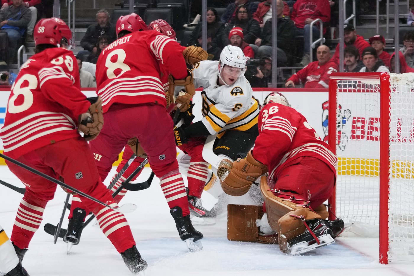 Seider helps the struggling Red Wings beat the Bruins 5-4 | iNFOnews.ca