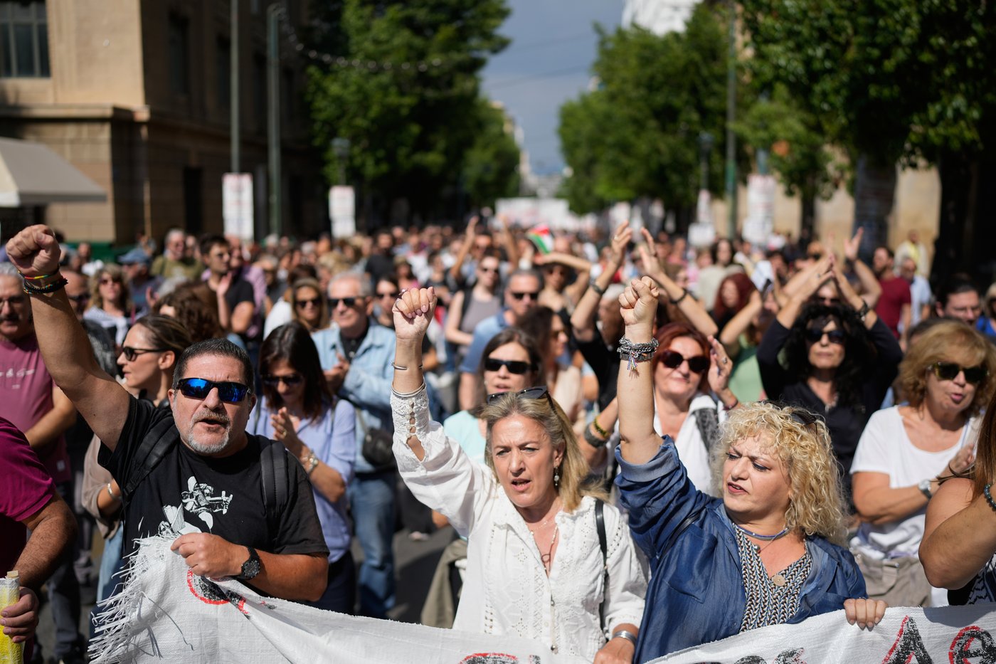 Thousands march in Athens against labor law changes, disrupt services nationwide | iNFOnews.ca