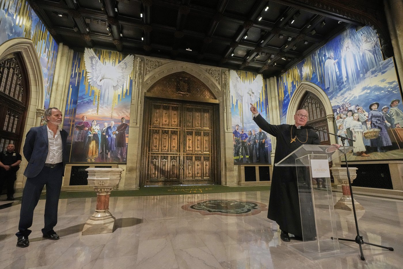 A massive mural honoring NYC immigrants now fills the entrance to St. Patrick’s Cathedral | iNFOnews.ca