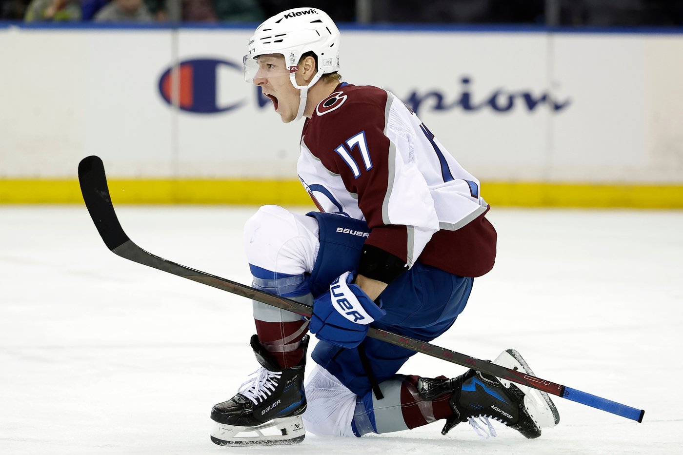 MacKinnon scores twice as the Avalanche beat the Rangers 3-2 in overtime | iNFOnews.ca