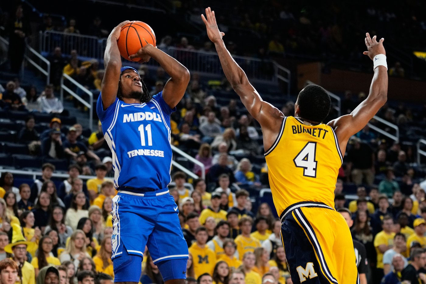 Lendeborg scores 25, No. 7 Michigan tunes up for Las Vegas tourney by beating Middle Tennessee | iNFOnews.ca