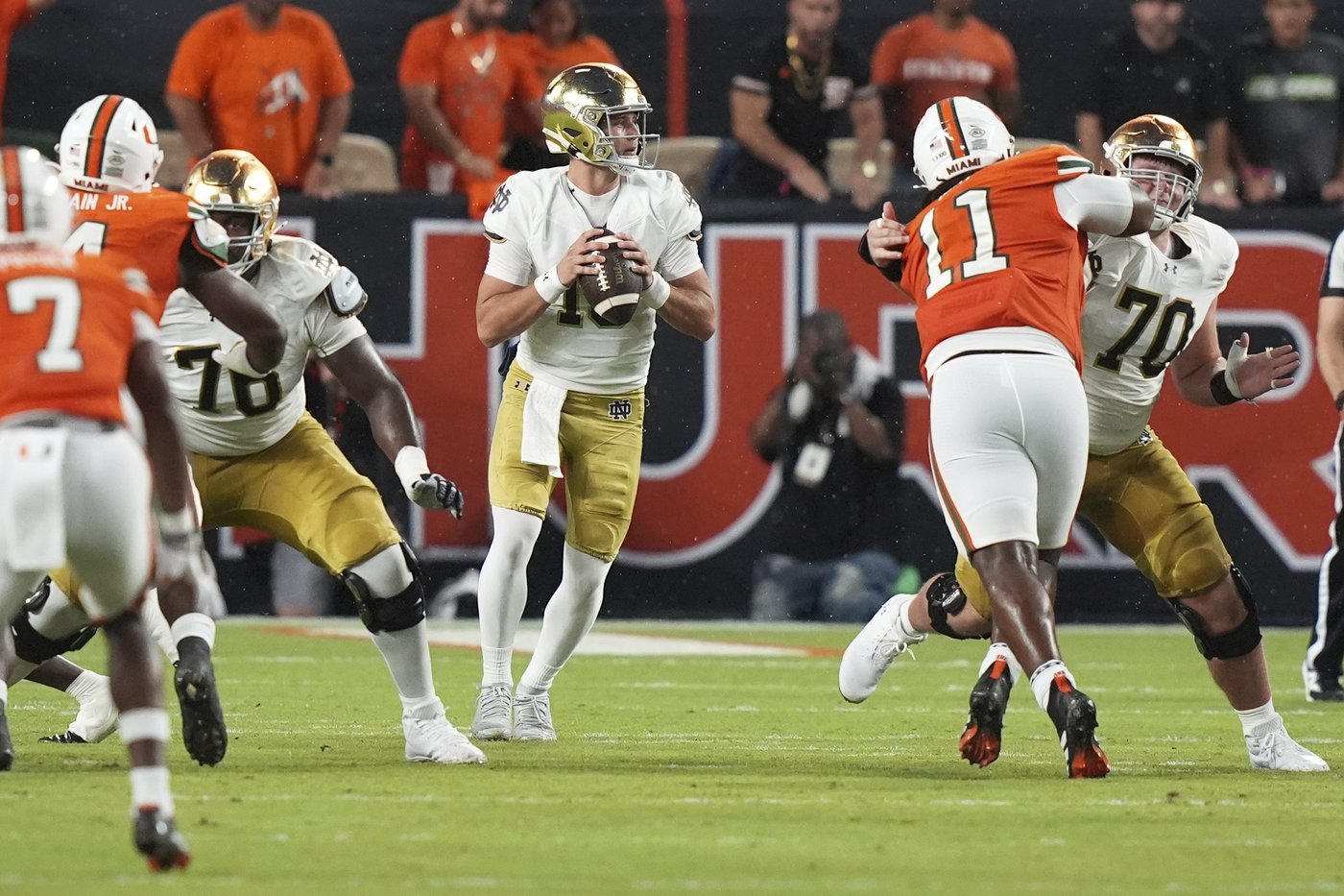 No. 10 Miami digs in late, tops No. 6 Notre Dame 27-24 in a thriller | iNFOnews.ca No. 10 Miami digs in late, tops No. 6 Notre Dame 27-24 in a thriller | iNFOnews.ca