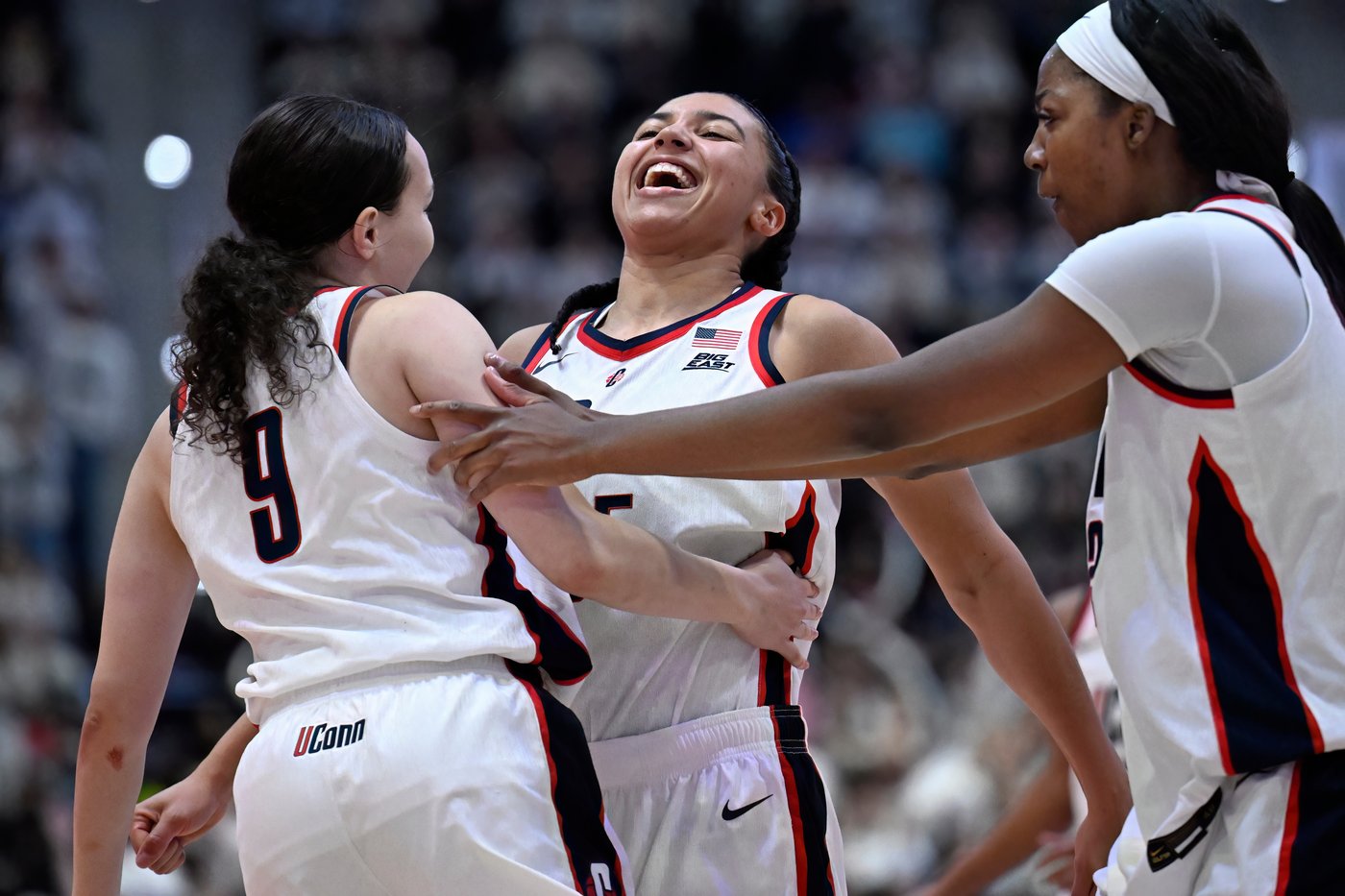 No. 1 UConn hands Tennessee worst loss in storied rivalry, routing Lady Vols 96-66 | iNFOnews.ca