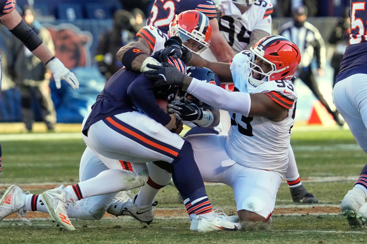 Cleveland Browns' Myles Garrett moves closer to sack record while playing through hip issue | iNFOnews.ca Cleveland Browns' Myles Garrett moves closer to sack record while playing through hip issue | iNFOnews.ca