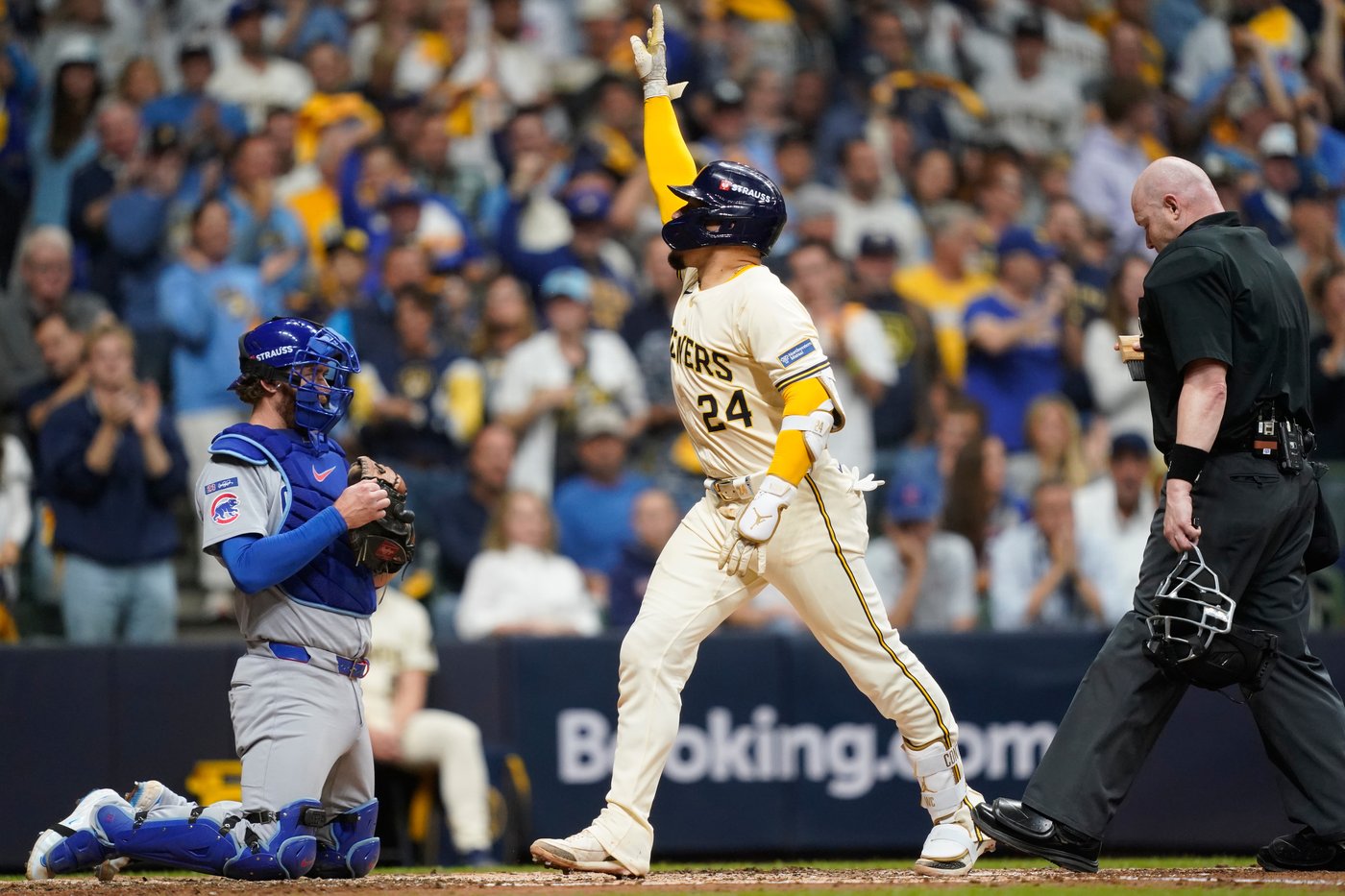 Lineup and Misiorowski-led bullpen provide power as Brewers beat Cubs 7-3 for 2-0 lead in NLDS | iNFOnews.ca