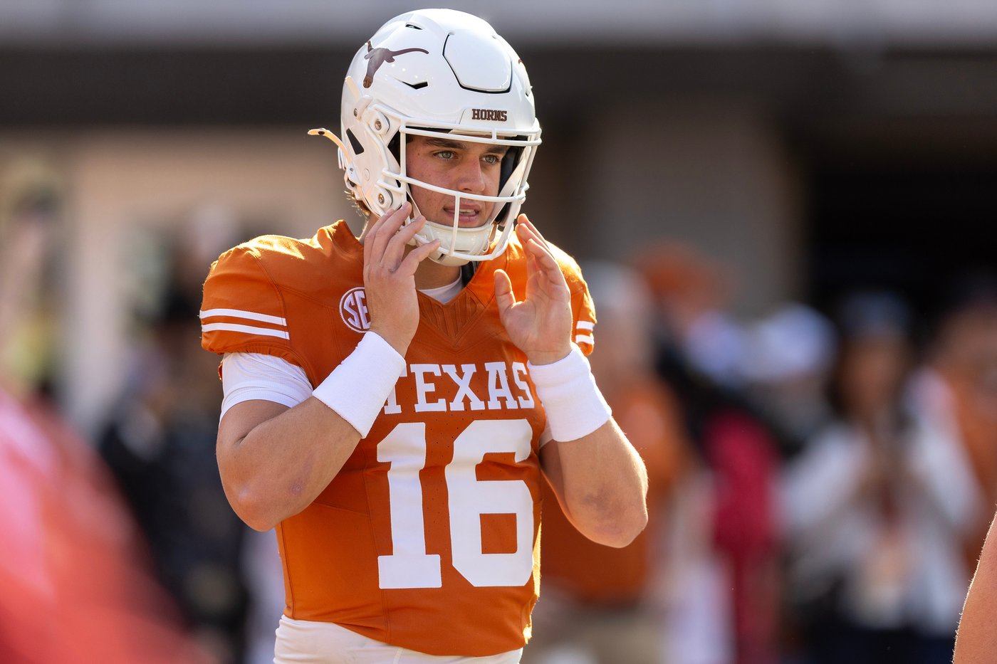 AP Player of the Week: Texas' Arch Manning accounted for 6 TDs total as passer, runner, receiver | iNFOnews.ca