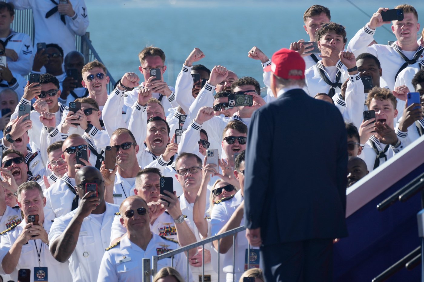 Trump doesn't let shutdown interfere with celebrating Navy's 250th anniversary at rally-like event | iNFOnews.ca