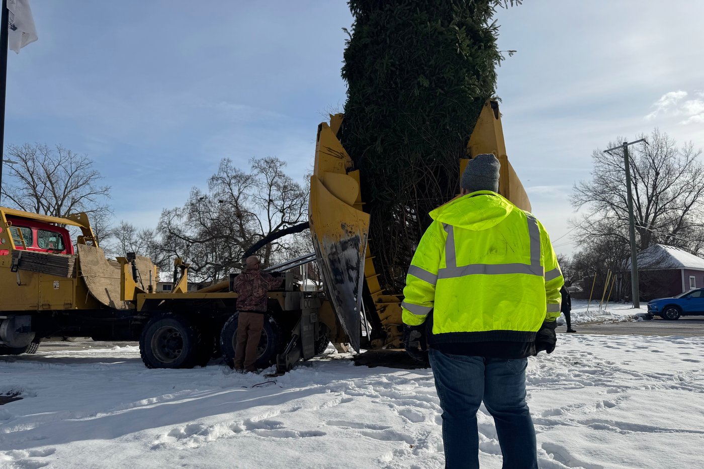Detroit suburb finds a real Christmas tree - instead of a fake one from China - just in time | iNFOnews.ca Detroit suburb finds a real Christmas tree - instead of a fake one from China - just in time | iNFOnews.ca