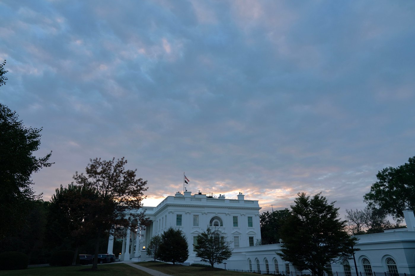 The Latest: Congressional leaders meet with Trump in late effort to avoid a government shutdown | iNFOnews.ca