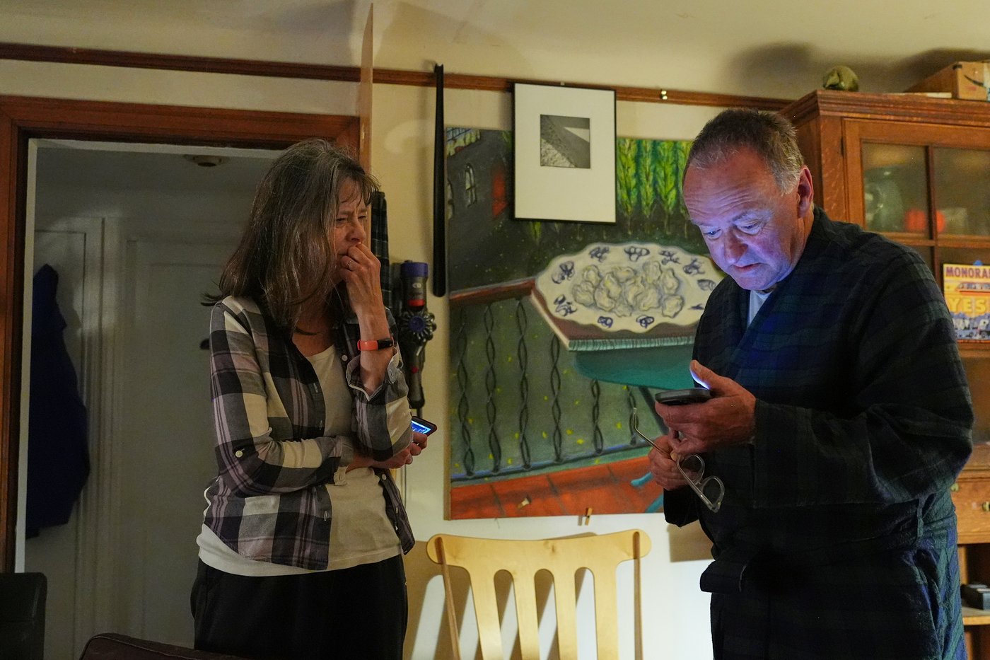 Photos show Mary E. Brunkow waking up to the news she is a Nobel winner in medicine | iNFOnews.ca