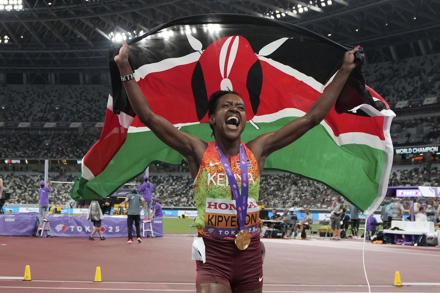 Kipyegon makes more history, wins in a breeze for fourth world title at 1,500 meters | iNFOnews.ca