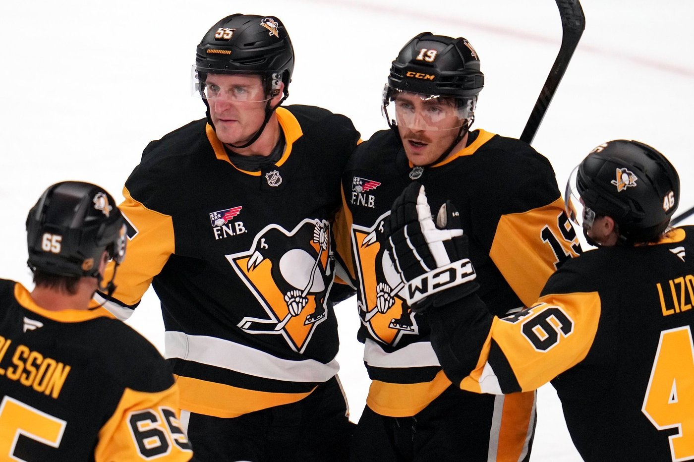Crosby scores, Letang reaches 600 career assists as Penguins breeze past Canucks 5-1 | iNFOnews.ca Crosby scores, Letang reaches 600 career assists as Penguins breeze past Canucks 5-1 | iNFOnews.ca