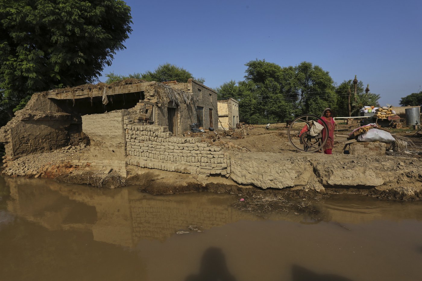 Rescuers in Pakistan scramble to save residents as swollen rivers reach dangerous levels | iNFOnews.ca