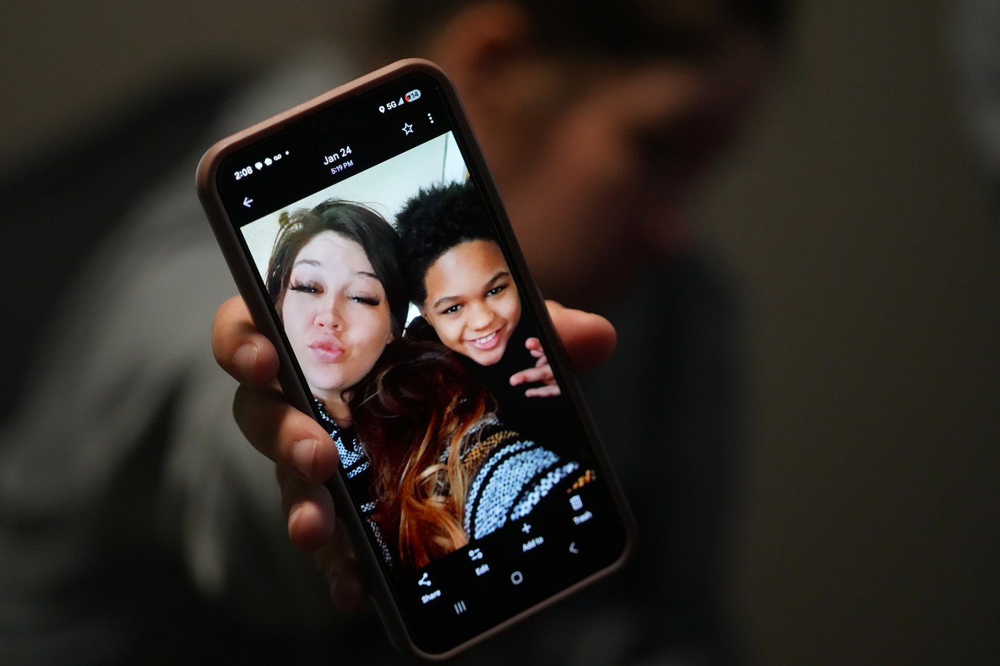 'They were just screaming.' Mom unable to save 3 sons who fell through icy pond in Texas | iNFOnews.ca