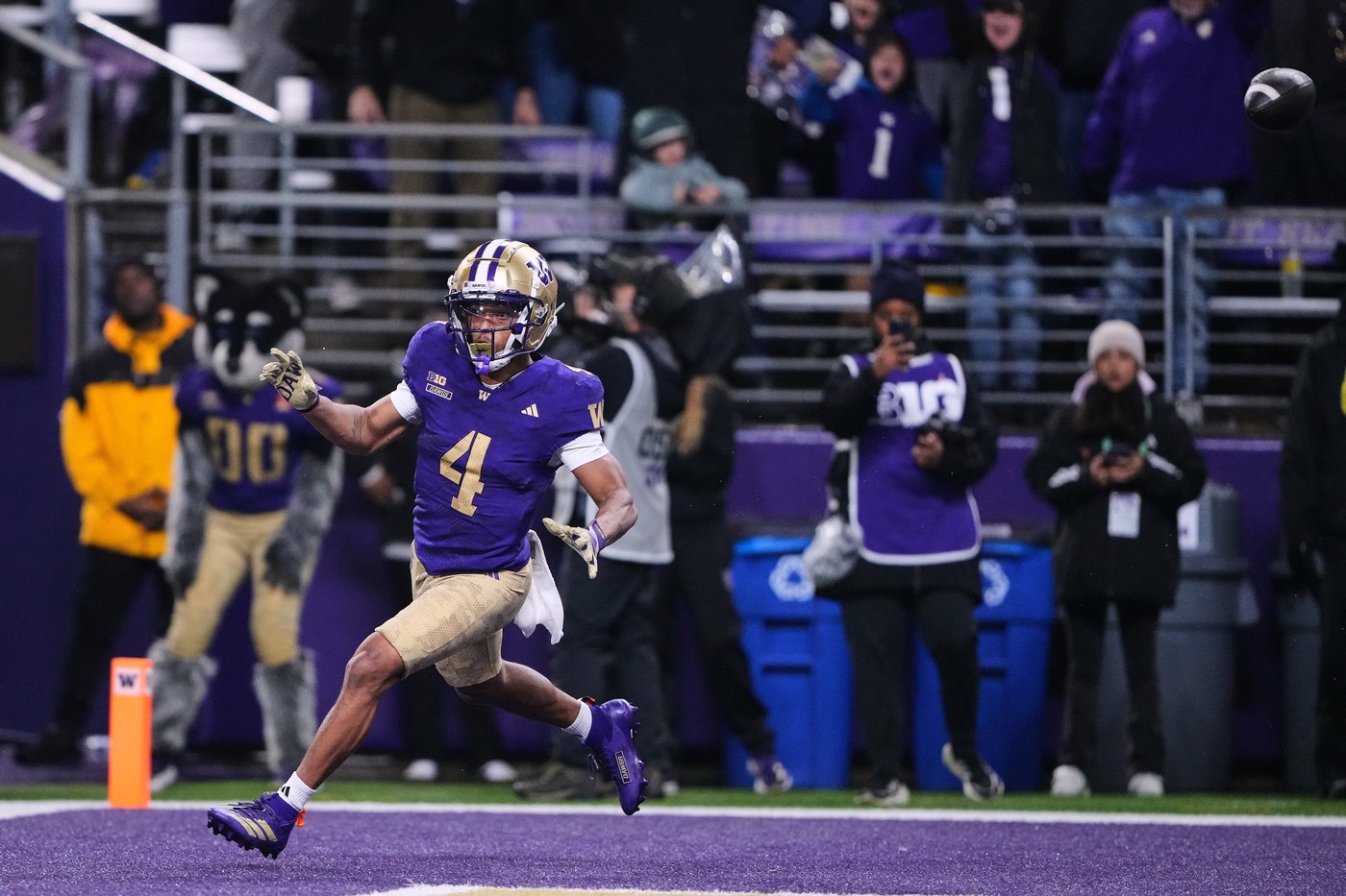 Adam Mohammed rushes for career-high 3 touchdowns, Washington trounces Purdue 49-13 | iNFOnews.ca