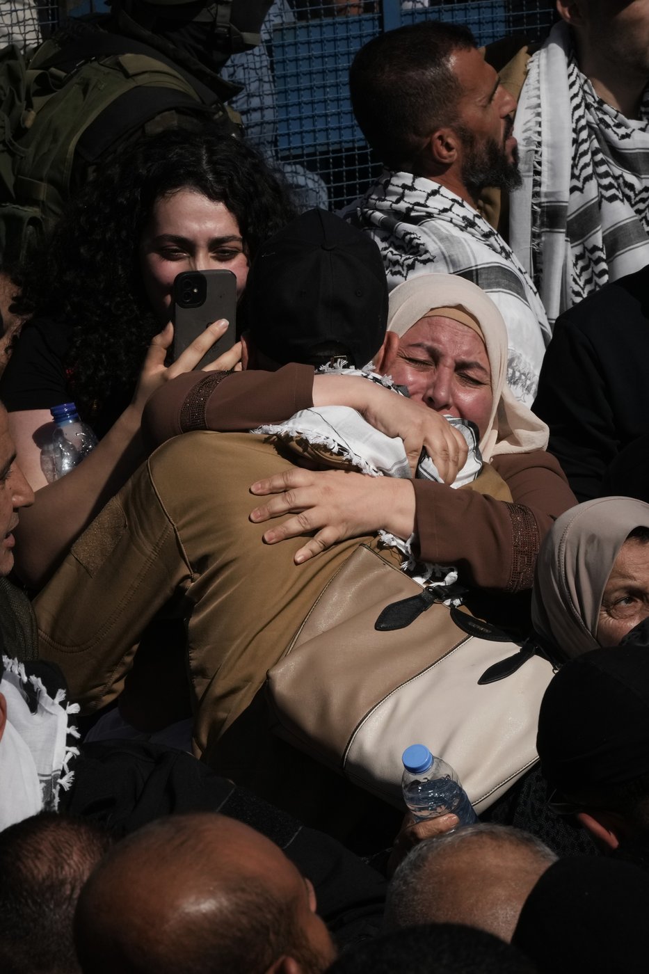 Palestinians celebrate as prisoners are released by Israel under Gaza ceasefire deal | iNFOnews.ca