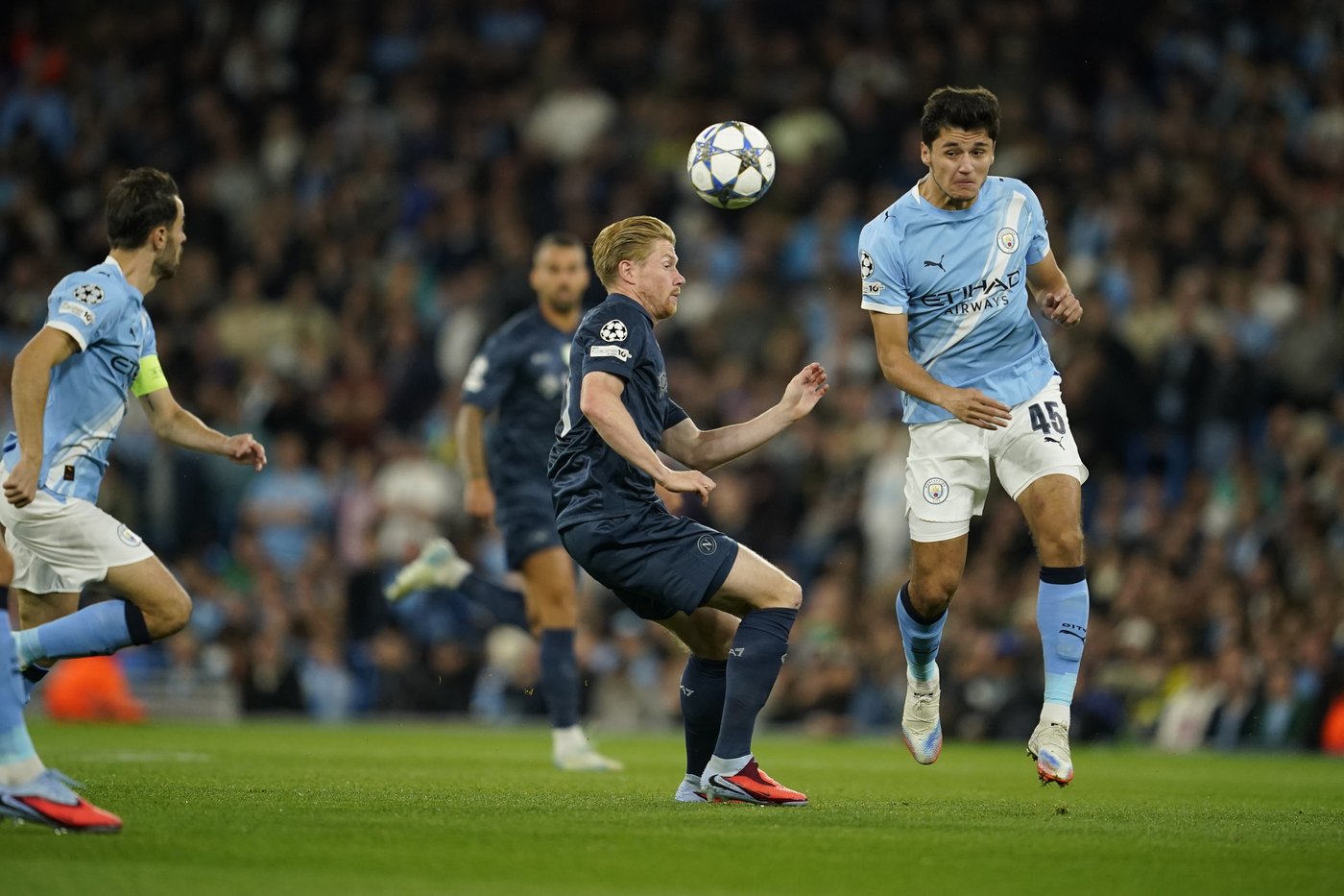 Kevin De Bruyne's Man City return lasts only 26 minutes due to Napoli red card | iNFOnews.ca